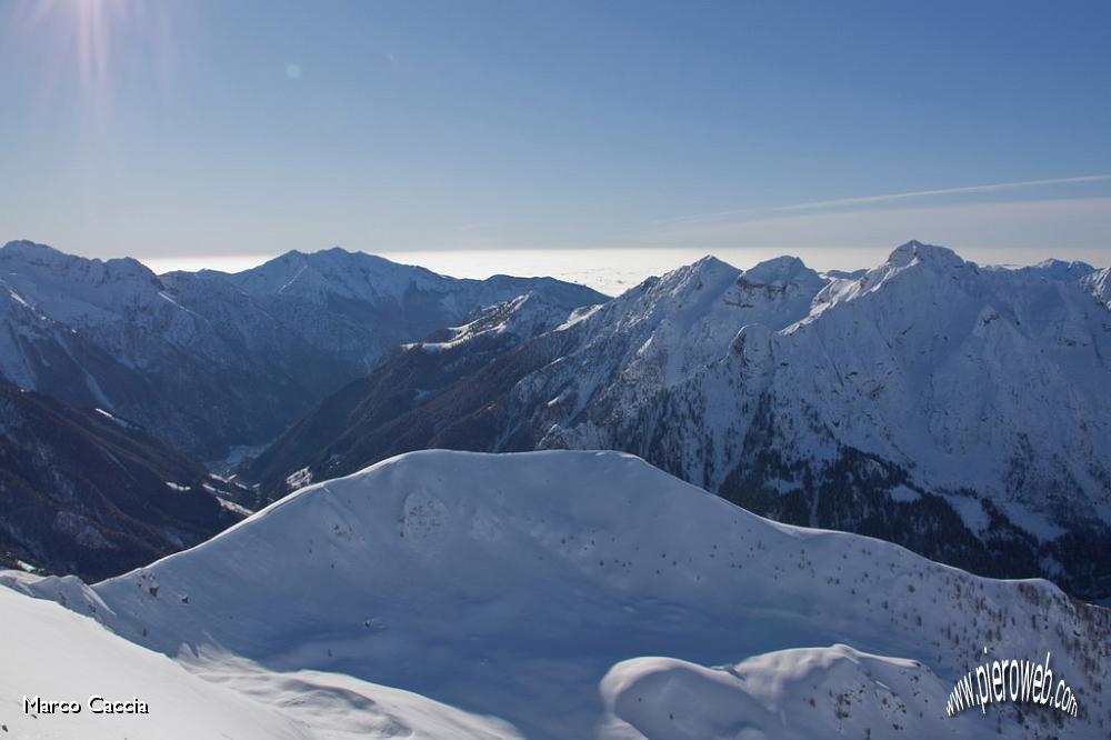 22_Vista verso l'Arete e pianura.JPG